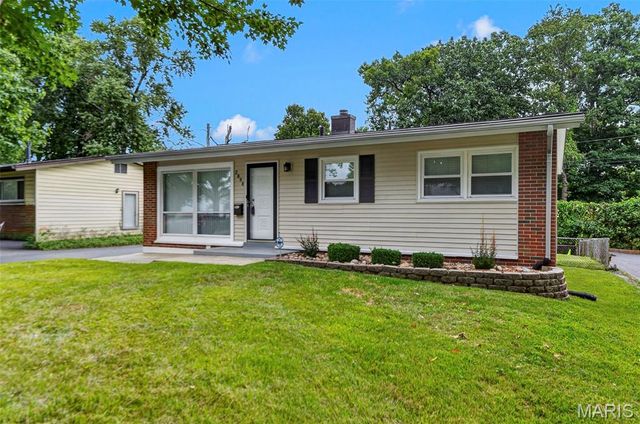 2898 Lesmer Court, Overland, MO 63114