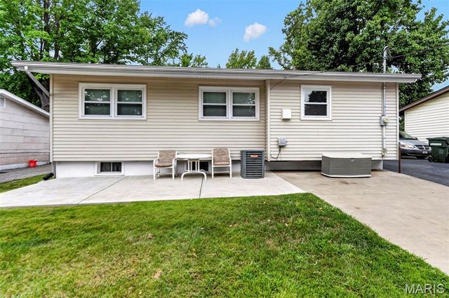 2898 Lesmer Court, Overland, MO 63114