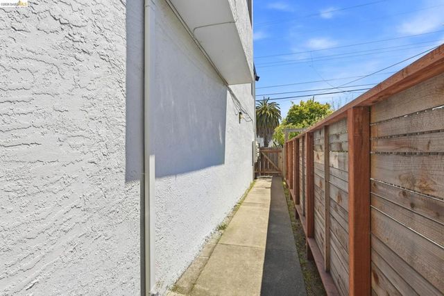 3425 Carlson Blvd, El Cerrito, CA 94530