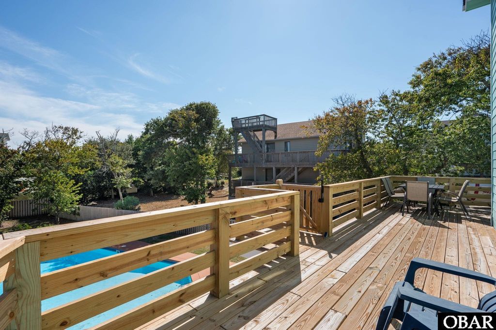 Image 10 of property listing at 115 Trinitie Drive Lot 8, Duck, NC 27959