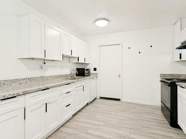 4802 Castle Guard, San Antonio, TX 78218