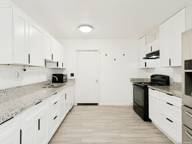 4802 Castle Guard, San Antonio, TX 78218