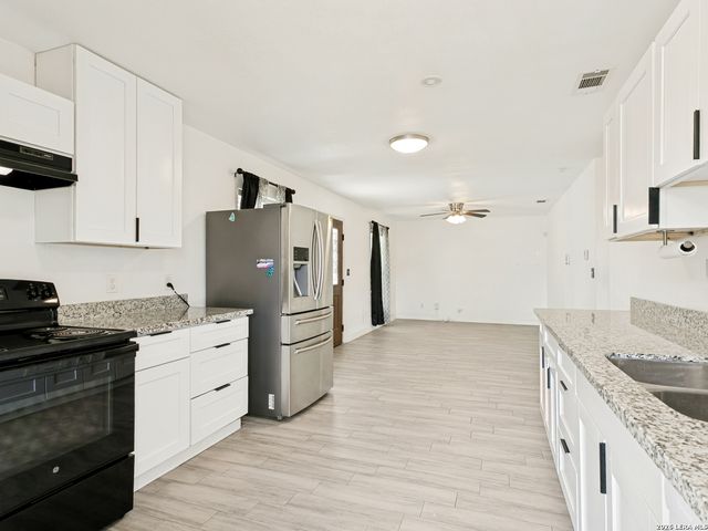 4802 Castle Guard, San Antonio, TX 78218