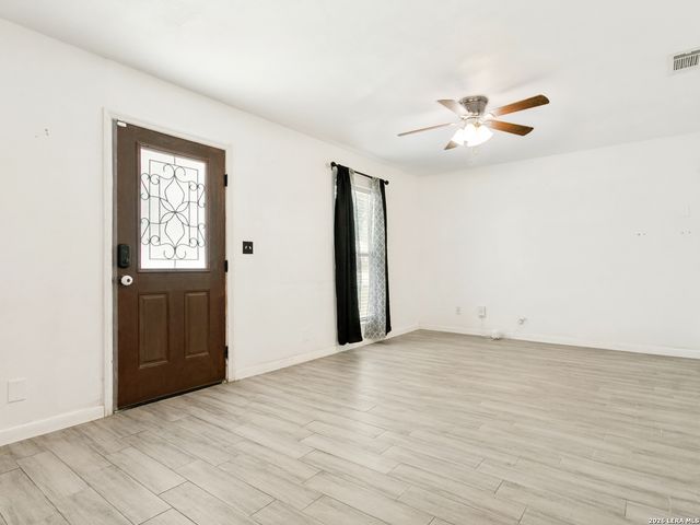 4802 Castle Guard, San Antonio, TX 78218