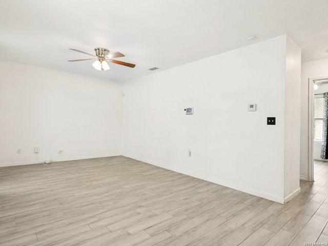 4802 Castle Guard, San Antonio, TX 78218