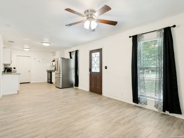 4802 Castle Guard, San Antonio, TX 78218