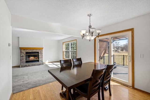 952 Moonlight Drive, Woodbury, MN 55125