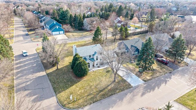 952 Moonlight Drive, Woodbury, MN 55125