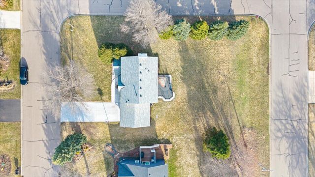 952 Moonlight Drive, Woodbury, MN 55125