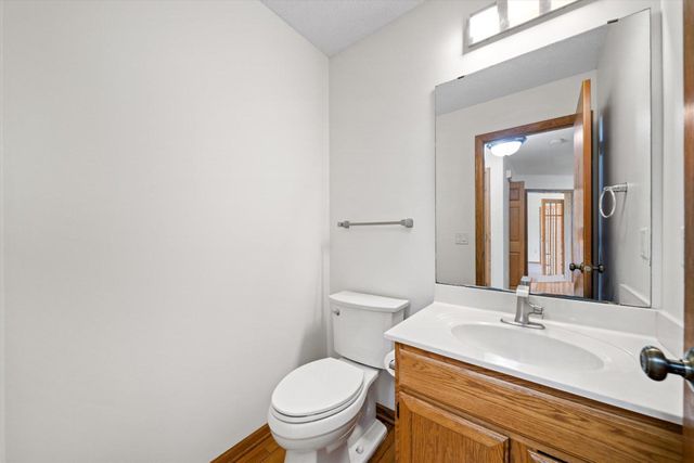 952 Moonlight Drive, Woodbury, MN 55125