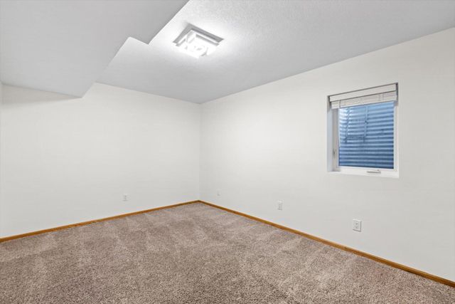 952 Moonlight Drive, Woodbury, MN 55125