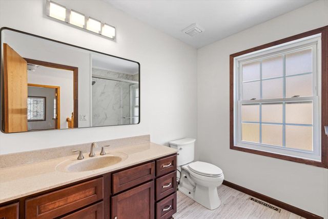 952 Moonlight Drive, Woodbury, MN 55125