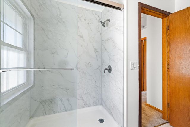 952 Moonlight Drive, Woodbury, MN 55125