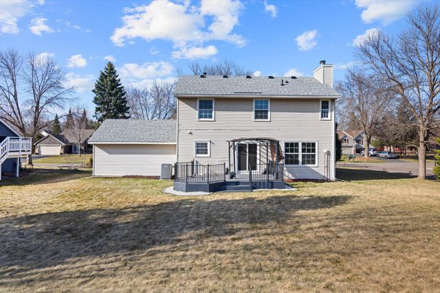 952 Moonlight Drive, Woodbury, MN 55125