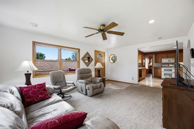 3812 Crestwood Drive NW, Cedar Rapids, IA 52405