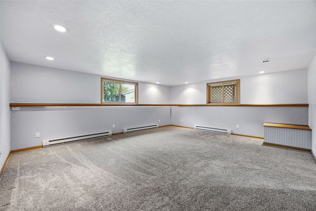 3812 Crestwood Drive NW, Cedar Rapids, IA 52405