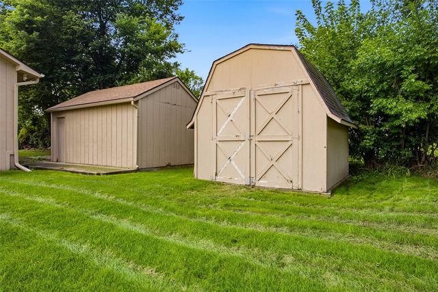 3812 Crestwood Drive NW, Cedar Rapids, IA 52405
