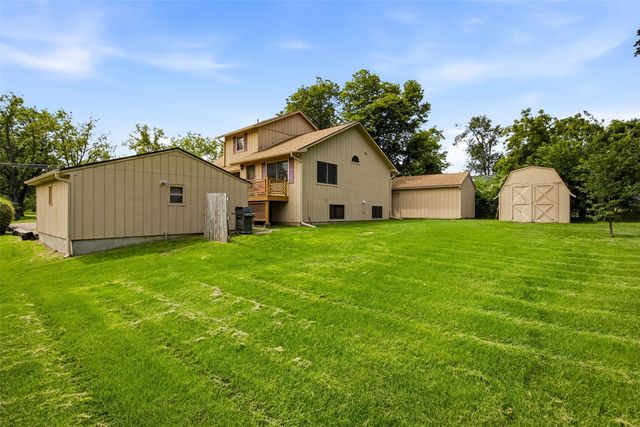 3812 Crestwood Drive NW, Cedar Rapids, IA 52405