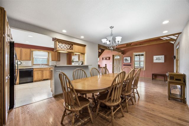 3812 Crestwood Drive NW, Cedar Rapids, IA 52405
