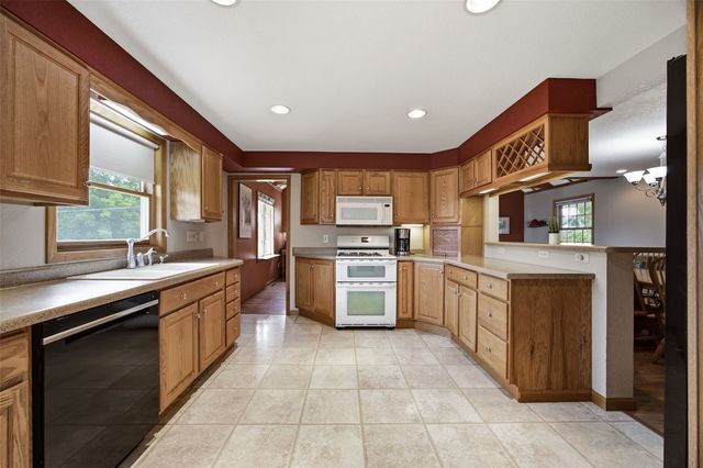 3812 Crestwood Drive NW, Cedar Rapids, IA 52405