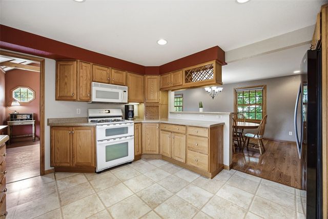 3812 Crestwood Drive NW, Cedar Rapids, IA 52405