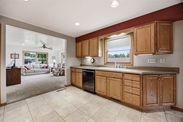 3812 Crestwood Drive NW, Cedar Rapids, IA 52405