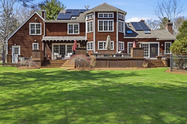 15 Grist Mill Ln, Pembroke, MA 02359