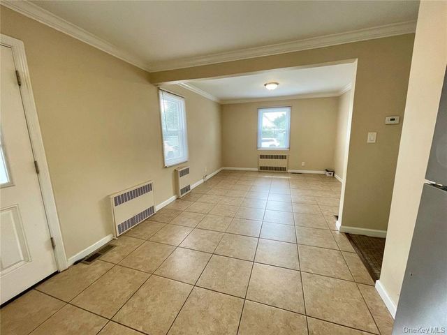 118 Manhattan Avenue, Westbury, NY 11590