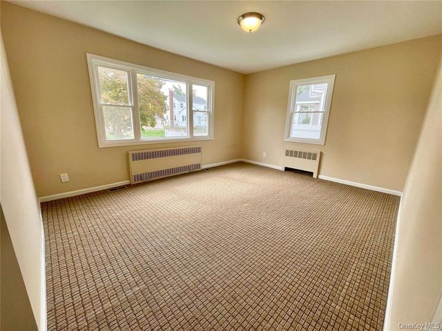 118 Manhattan Avenue, Westbury, NY 11590