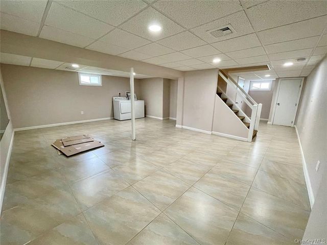 118 Manhattan Avenue, Westbury, NY 11590