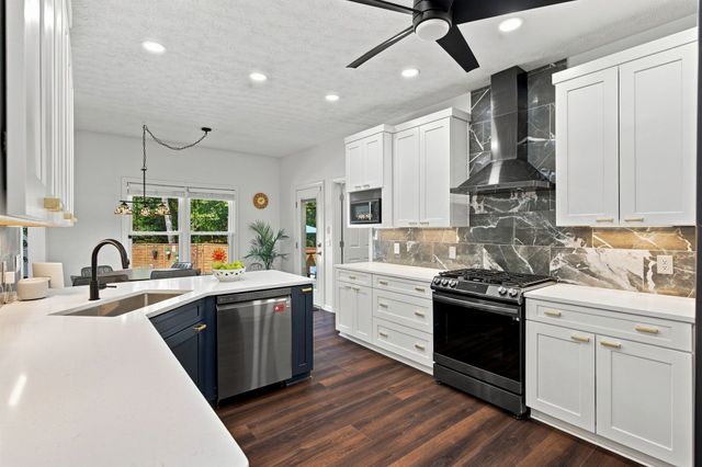 1004 Cross Creek Ct, Hendersonville, TN 37075