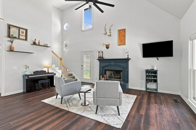 1004 Cross Creek Ct, Hendersonville, TN 37075