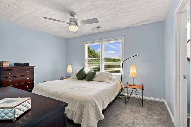 1004 Cross Creek Ct, Hendersonville, TN 37075