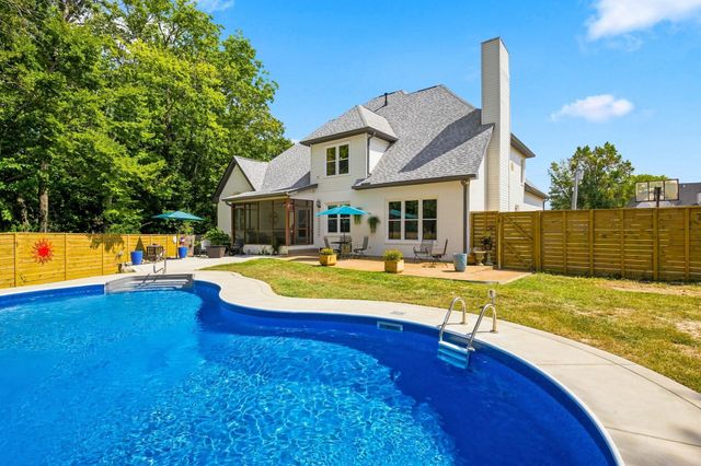 1004 Cross Creek Ct, Hendersonville, TN 37075