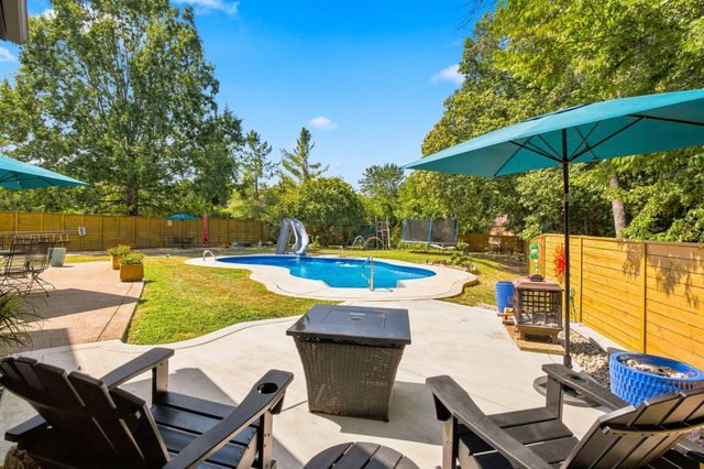 1004 Cross Creek Ct, Hendersonville, TN 37075