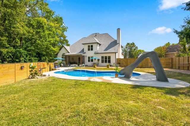 1004 Cross Creek Ct, Hendersonville, TN 37075