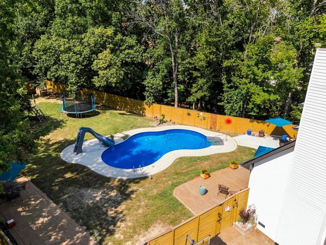 1004 Cross Creek Ct, Hendersonville, TN 37075