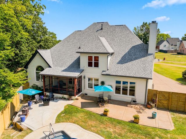 1004 Cross Creek Ct, Hendersonville, TN 37075