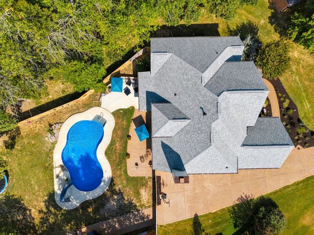 1004 Cross Creek Ct, Hendersonville, TN 37075