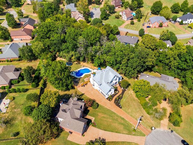 1004 Cross Creek Ct, Hendersonville, TN 37075