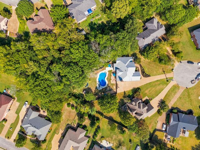 1004 Cross Creek Ct, Hendersonville, TN 37075