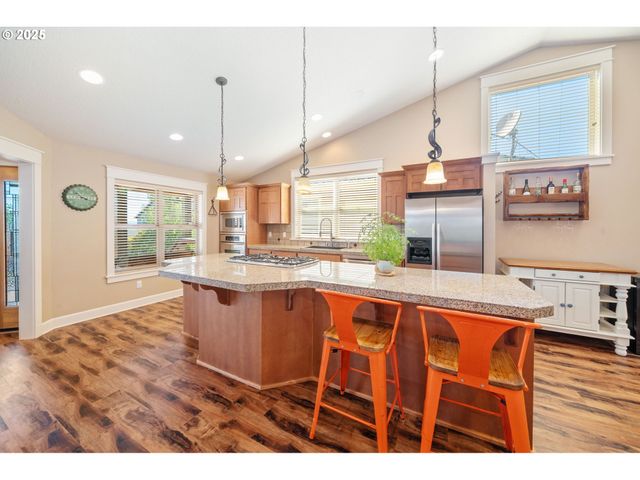 683 N V St, Washougal, WA 98671