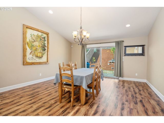 683 N V St, Washougal, WA 98671