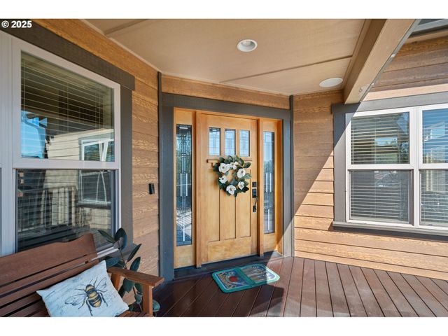 683 N V St, Washougal, WA 98671