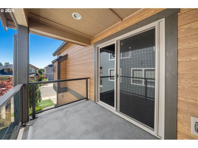 683 N V St, Washougal, WA 98671