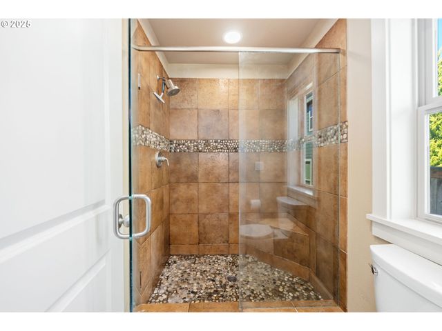 683 N V St, Washougal, WA 98671