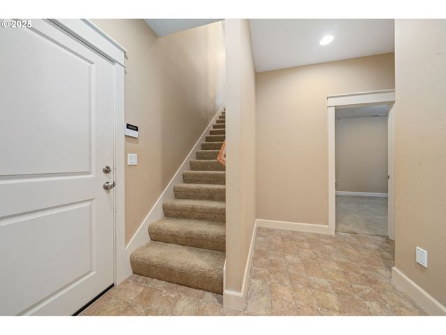 683 N V St, Washougal, WA 98671