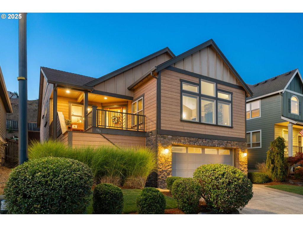 683 N V St, Washougal, WA 98671