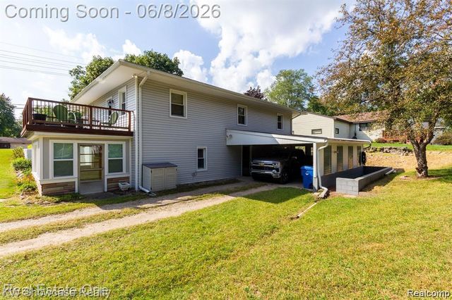331 Lochaven Road, Waterford Charter Township, MI 48327