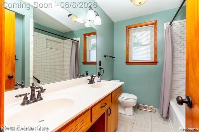 331 Lochaven Road, Waterford Charter Township, MI 48327